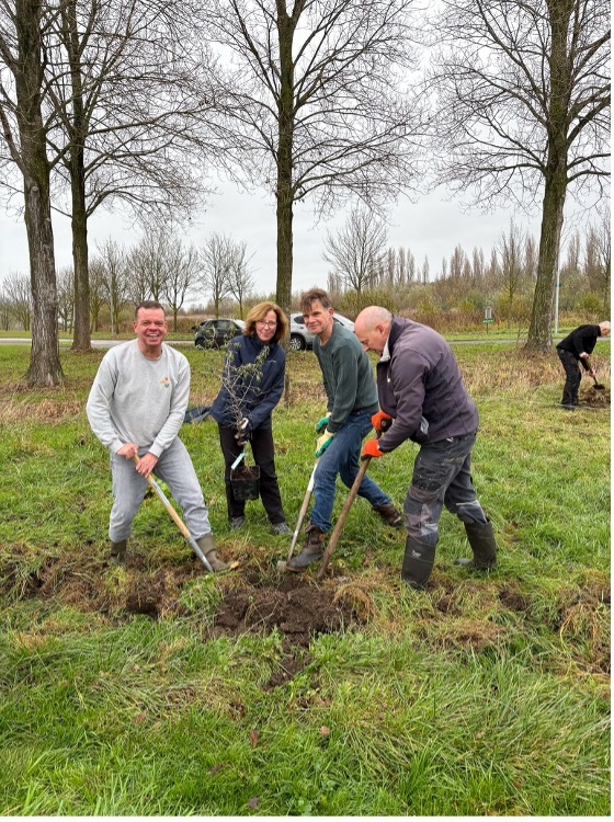 Zen.nl, Zen, meditatie, leren mediteren, boomplantdag, Zen.nl Amersfoort, vrijwilliger, natuur, stichting meerbomenplanten.nl, gesprekken, samenwerking, verbinding
